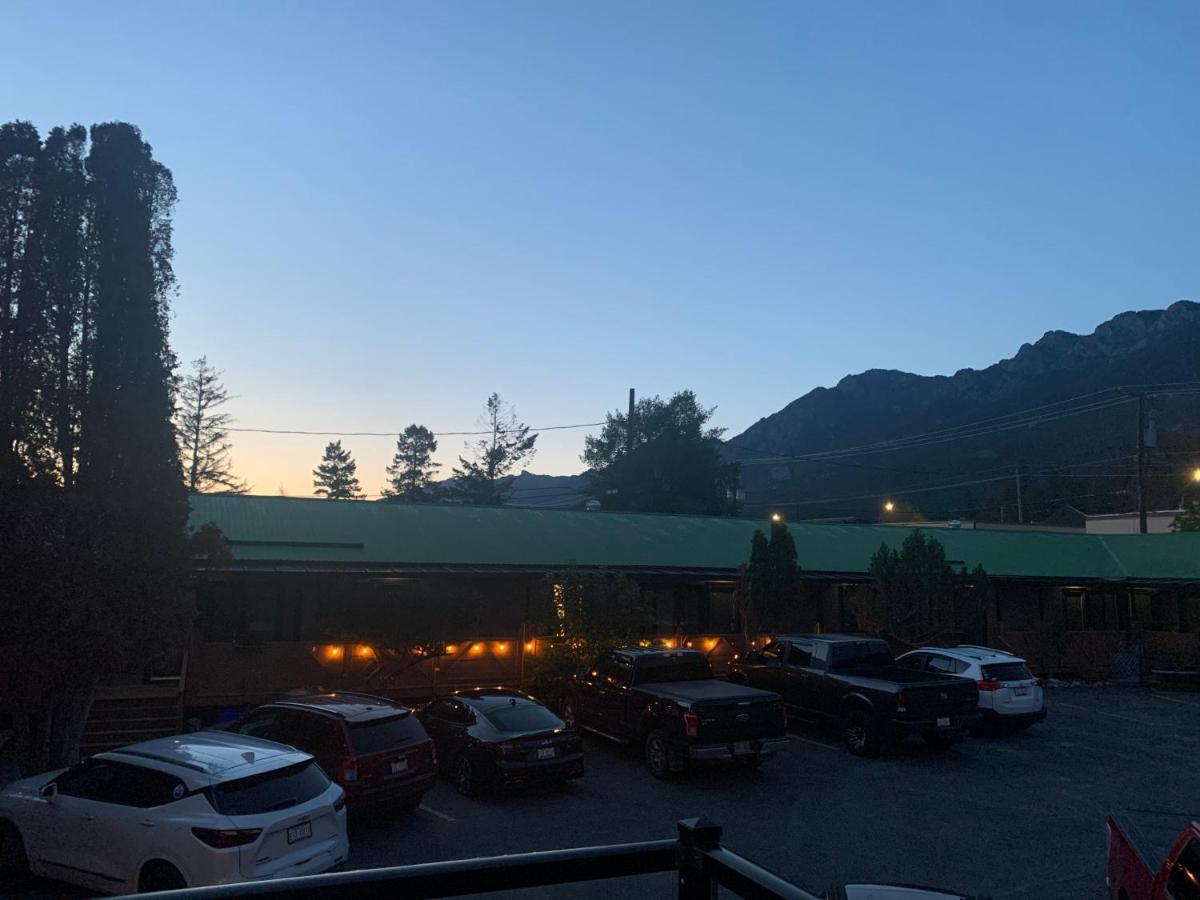 Destination Inn Radium Hot Springs Eksteriør bilde